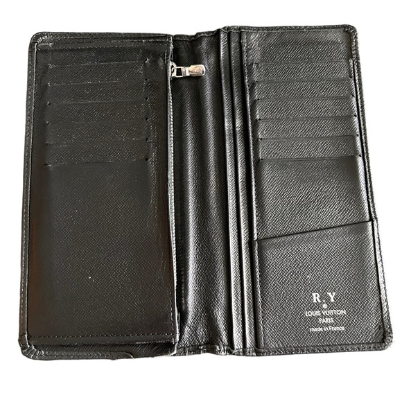 Louis Vuitton Black Taiga Brazza Bifold Long Wallet - Picture 3 of 16